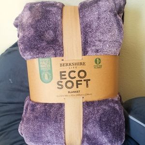 New Queen size 8ft × 7ft Berkshire Life EcoSoft Blanket Violet Purple